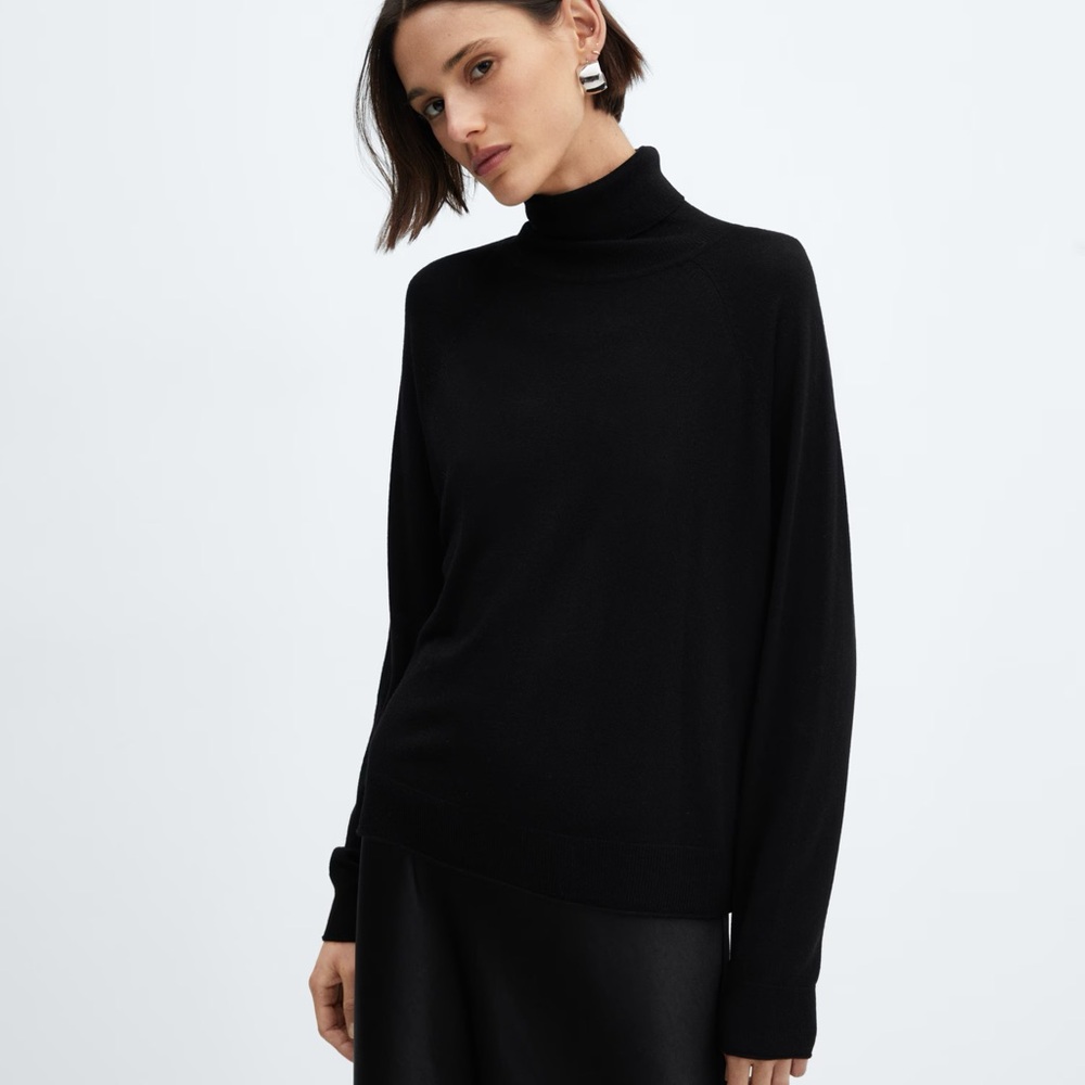 ✨ Banana Republic Black Turtleneck Sweater – Size XS ✨